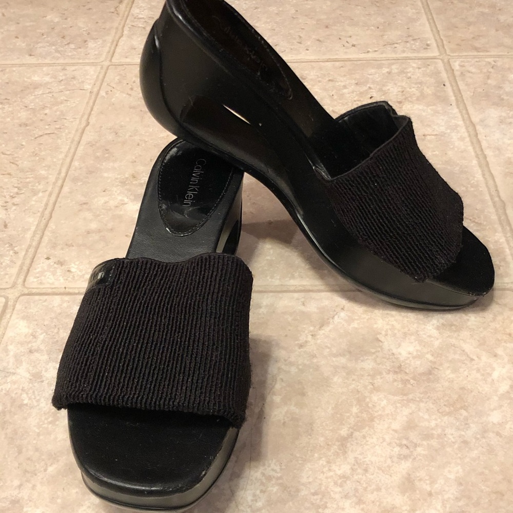 CALVIN KLIEN BLACK WEDGES SZ 6